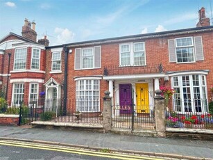 2 Bedroom Town House For Sale In Southport
