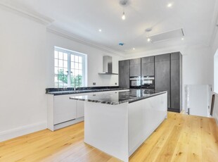 3 bedroom apartment for rent in Sydenham Hill London SE26