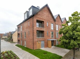 3 Bedroom Apartment For Rent In Trumpington, Cambridge