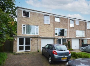 3 bedroom end of terrace house for rent in Cornford Close Bromley BR2