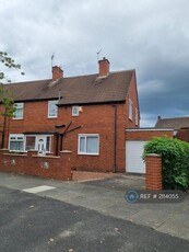 3 bedroom end of terrace house for rent in Lesbury Chase, Newcastle Upon Tyne, NE3