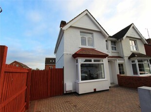 3 bedroom end of terrace house for rent in Shrivenham Road, Swindon, Wiltshire, SN1