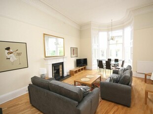 3 bedroom flat for rent in Drumsheugh Place, Edinburgh, EH3