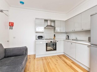 3 bedroom flat for rent in Merchiston Bank Avenue, Merchiston, Edinburgh, EH10