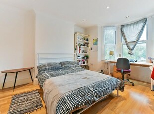 3 bedroom flat for rent in Shooters Hill Road, London, SE3