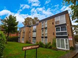 3 bedroom flat for sale in Albert Court, Stoneygate Road, Leicester, LE2