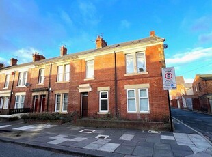 3 bedroom flat for sale in Eighth Avenue, Heaton, Newcastle Upon Tyne, NE6