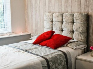 3 bedroom house share for rent in Cazeneuve Street, ME1