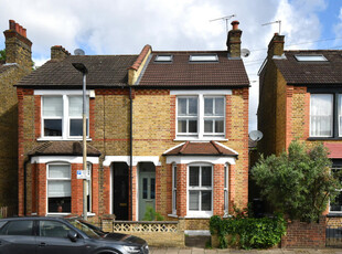 3 bedroom semi-detached house for rent in Bromley Crescent, Bromley, BR2