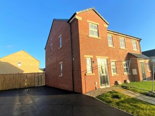 3 bedroom semi-detached house for rent in Chalk Road, Stainforth, Doncaster, South Yorkshire, DN7