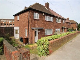 3 bedroom semi-detached house for rent in Chesterfield Close, Orpington, BR5 3PG, BR5