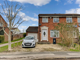 3 bedroom semi-detached house for rent in Grantham Close, Swindon, Wiltshire, SN5