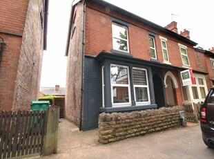 3 bedroom semi-detached house for rent in Osborne Grove, Sherwood, Nottingham, NG5