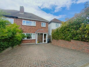 3 bedroom semi-detached house for rent in Windsor Drive, Chelsfield, BR6