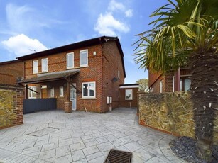 3 Bedroom Semi-detached House For Sale In Erith, Kent