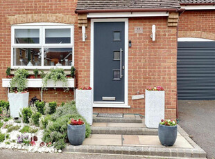 3 bedroom semi-detached house for sale in Manor Ash Drive, Bury St Edmunds, IP32
