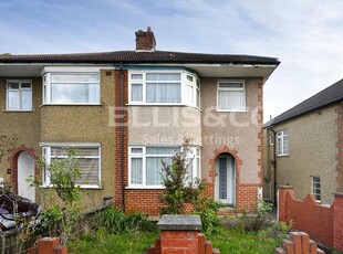 3 Bedroom Semi-detached House For Sale In Stanmore, Middlesex