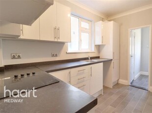 3 bedroom terraced house for rent in Balfour Road, Chatham, ME4