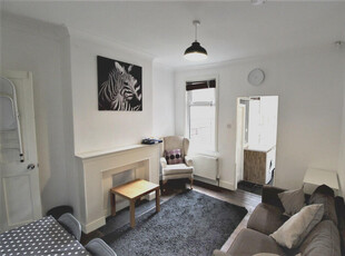 3 bedroom terraced house for rent in Bolingbroke Road, Coventry, CV3 1AR, CV3