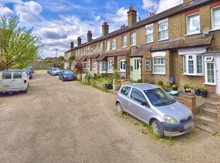 3 bedroom terraced house for rent in Cross Road, Orpington, Kent, BR5
