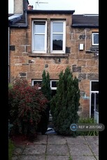3 bedroom terraced house for rent in Parkhill Road, Glasgow, G43