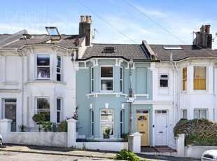 3 bedroom terraced house for sale in Crescent Road, Brighton, East Sussex, BN2