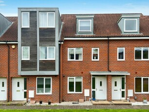 3 bedroom terraced house for sale in John Hunt Drive, Basingstoke, Hampshire, RG24
