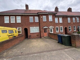 3 bedroom terraced house for sale in Newton Road, High Heaton, NE7