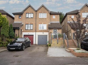 3 Bedroom Town House For Sale In Harefield