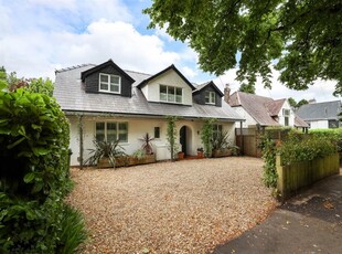 4 bedroom detached bungalow for rent in Rhiwbina Hill, Rhiwbina, Cardiff, CF14