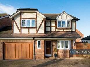 4 bedroom detached house for rent in Avenue Road, Erith, DA8