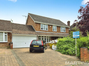 4 bedroom detached house for rent in Patching Hall Lane, Chelmsford, CM1