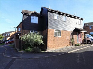 4 bedroom detached house for sale in Lagonda Close, Newport Pagnell, Milton Keynes, Buckinghamshire, MK16