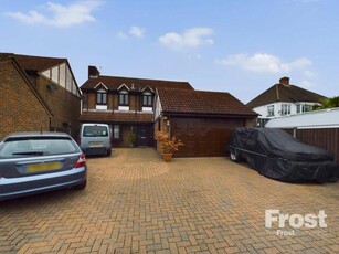 4 Bedroom Detached House For Sale In Staines-upon-thames, Surrey