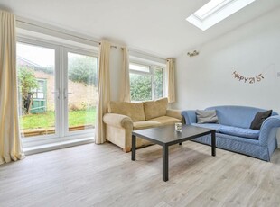 4 bedroom end of terrace house for rent in Guildford Park Avenue, Guildford, GU2