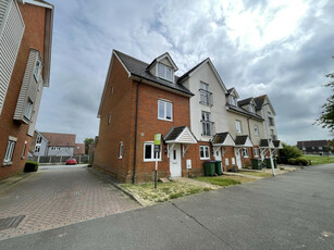 4 bedroom end of terrace house for rent in Page Road, Hawkinge, Folkestone, Kent, CT18