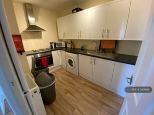 4 bedroom flat for rent in Broad Lane, Coventry, CV5