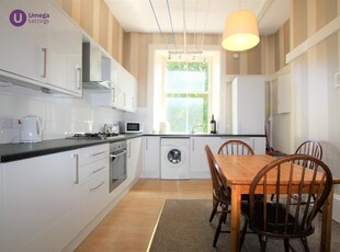 4 bedroom flat for rent in Warrender Park Crescent, Marchmont, Edinburgh, EH9