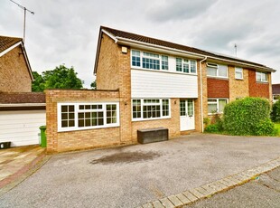 4 bedroom semi-detached house for rent in Arne Grove, Orpington, Kent, BR6