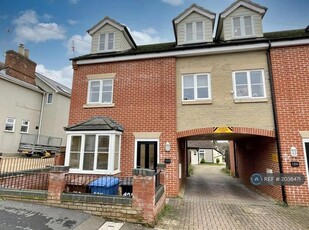 4 bedroom semi-detached house for rent in Lacey Street, Rushmere St. Andrew, Ipswich, IP4