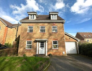 4 bedroom semi-detached house for rent in Sweet Bay Crescent, Ashford, TN23