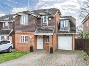 4 Bedroom Semi-detached House For Sale In Addlestone, Surrey