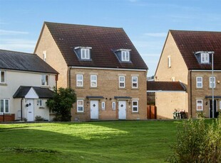 4 bedroom semi-detached house for sale in Grable Avenue, Oxley Park, Milton Keynes, MK4