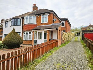 4 bedroom semi-detached house for sale in Gwendolen Road, Evington, Leicester, LE5