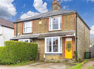 4 Bedroom Semi-detached House For Sale In Kings Langley, Hertfordshire