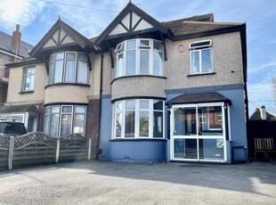 4 Bedroom Semi-detached House For Sale In Staines-upon-thames, Surrey