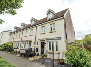 4 bedroom town house for rent in Pear Tree Avenue - Open To Sharers!, Bristol, BS41