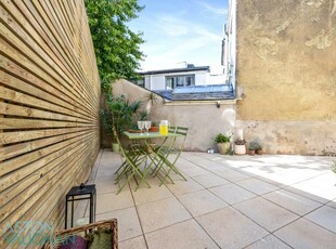 5 bedroom end of terrace house for sale in Queens Park Road, Brighton, BN2