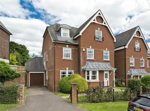 5 bedroom semi-detached house for rent in Newlands Crescent, Guildford, Surrey, GU1
