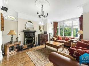 5 Bedroom Semi-detached House For Sale In Finchley, London
